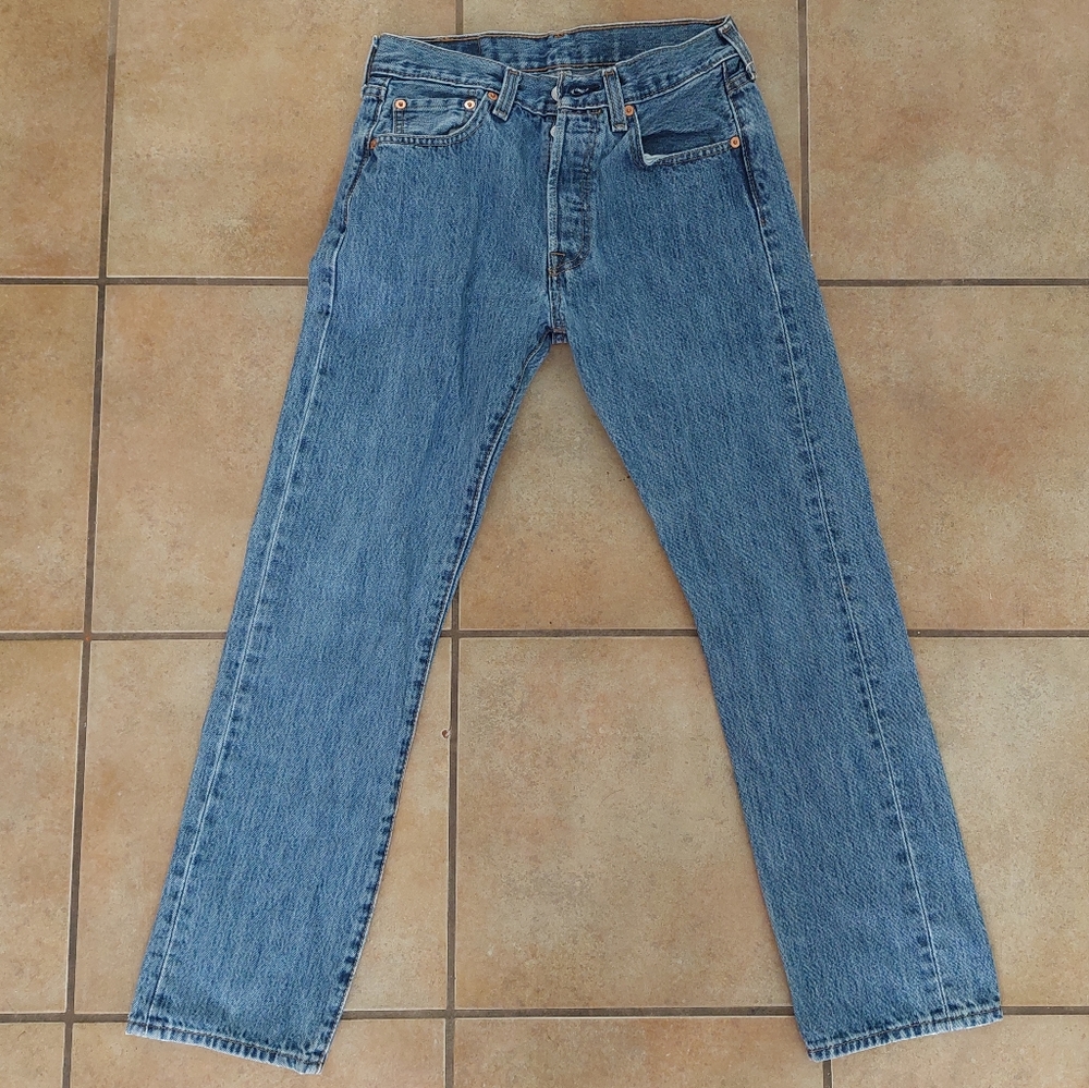 501 Levi's Medium Wash Denim Jeans